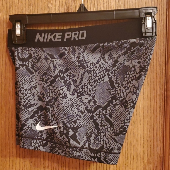 Nike Pants - EUc Nike Pro spandex, snake print, Small